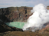 中岳火山口