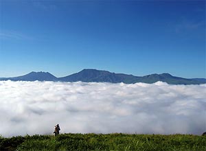 阿苏破火山口游